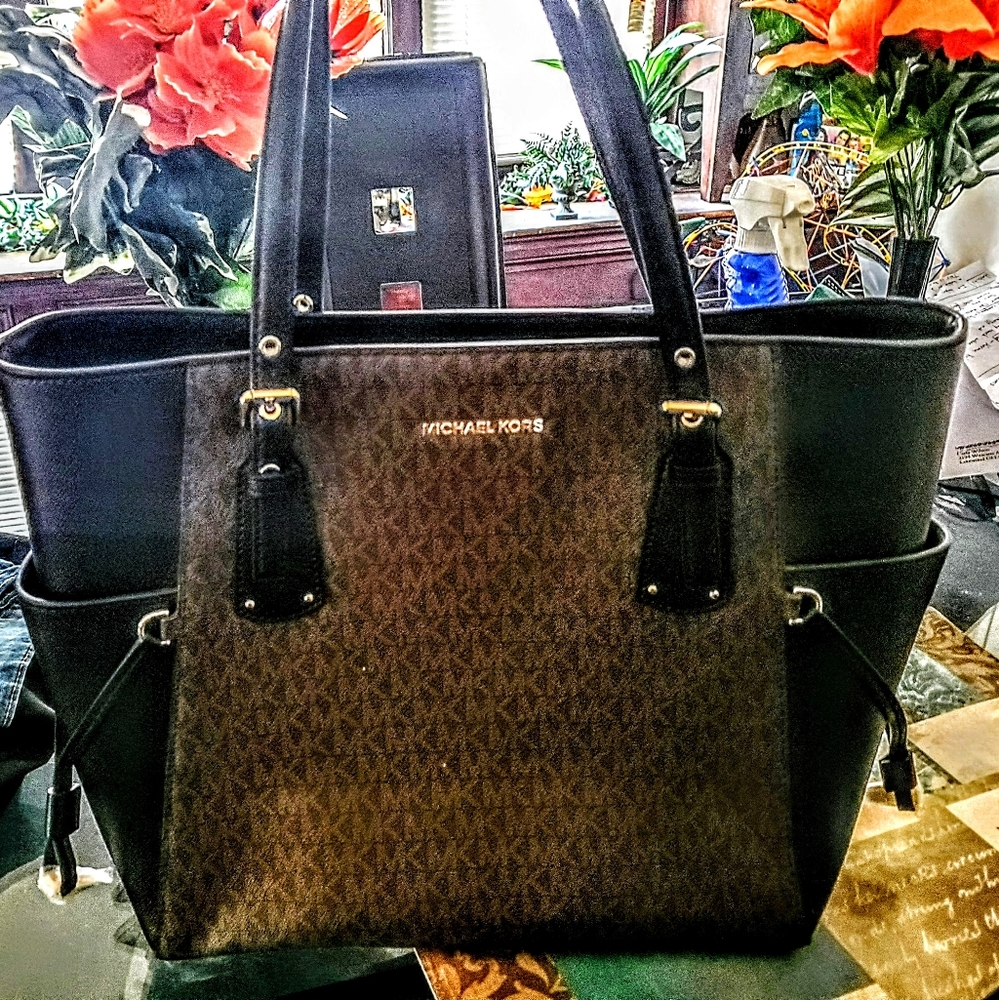 Michael Kors hand bag